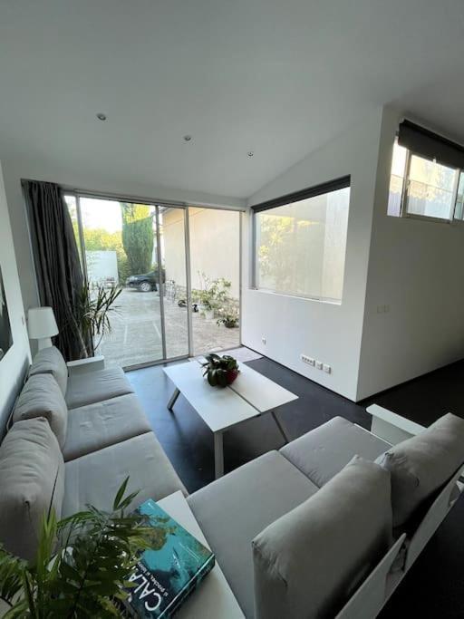 Prive Et Jardin Apartment *